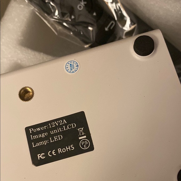 Mini Projector with Remote - Picture 8 of 8